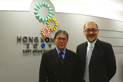 拍摄完毕后，霍震霆先生与司徒杰先生合照，霍先生并向司徒先生表示对2009年香港举办东亚运动会的期待。