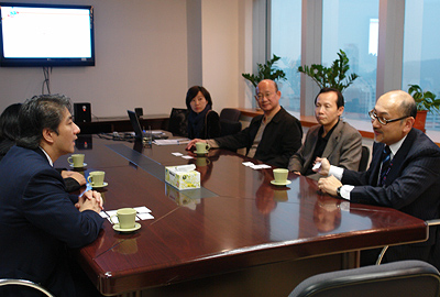 香港特区政府驻粤办主任郑伟源先生一行与点心卫视管理层会面座谈。