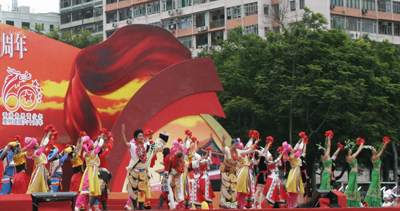 四川代表团及各省代表表演的压轴大型歌舞《天地吉祥》
