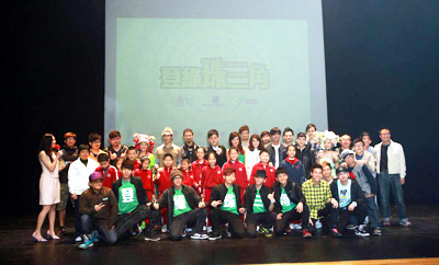《登绿珠三角》发布会完满结束后，谢安琪、Soler、尹子维、吴頔、王嘉丽等主持人和嘉宾及舞蹈艺人来个大合照。
