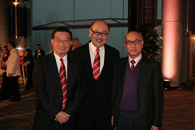 由左至右：常务会董黄守正先生，艺术文化委员会主席司徒杰先生、联合出版(集团)有限公司副董事长及总裁陈万雄先生。