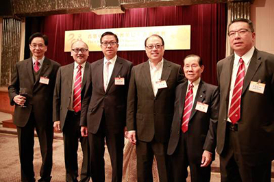 中总文化产业委员会主席司徒杰先生和香港中华厂商联合会会长施荣怀先生（左三）以及各位与会人士合影留念

