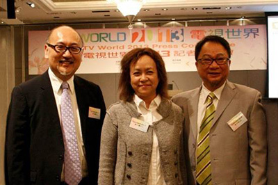 司徒杰先生（左二）与香港电视专业人员协会徐小明会长先生（左四）、香港有线节目策划及制作副总裁康小圆女士（左三）。