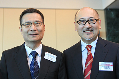 广东省港澳办主任廖京山先生（左）和司徒杰先生合照。