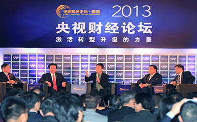 台上四位嘉宾围绕“如何为中国经济转型寻找新的启动力量”进行热烈讨论。