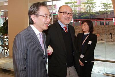 协成行董事总经理方文雄先生(左)欢迎司徒杰先生。
