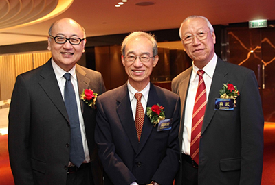 由左至右：司徒先生，香港中旅国际投资有限公司副主席卢瑞安，香港中华总商会副会长袁武合影留念